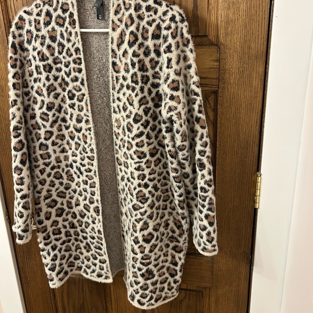 Alya Francesca’s Leopard Cheetah Open Front Long Cardigan Sweater Medium - Picture 4 of 10